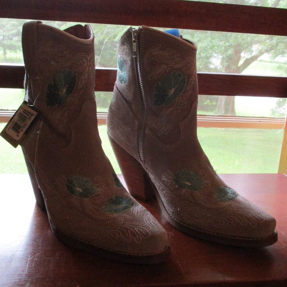TOOTSIE Cowgirl Boots - Picture 5 of 13